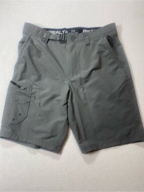 Realtree Fishing Men’s Gray Outdoor Cargo Shorts